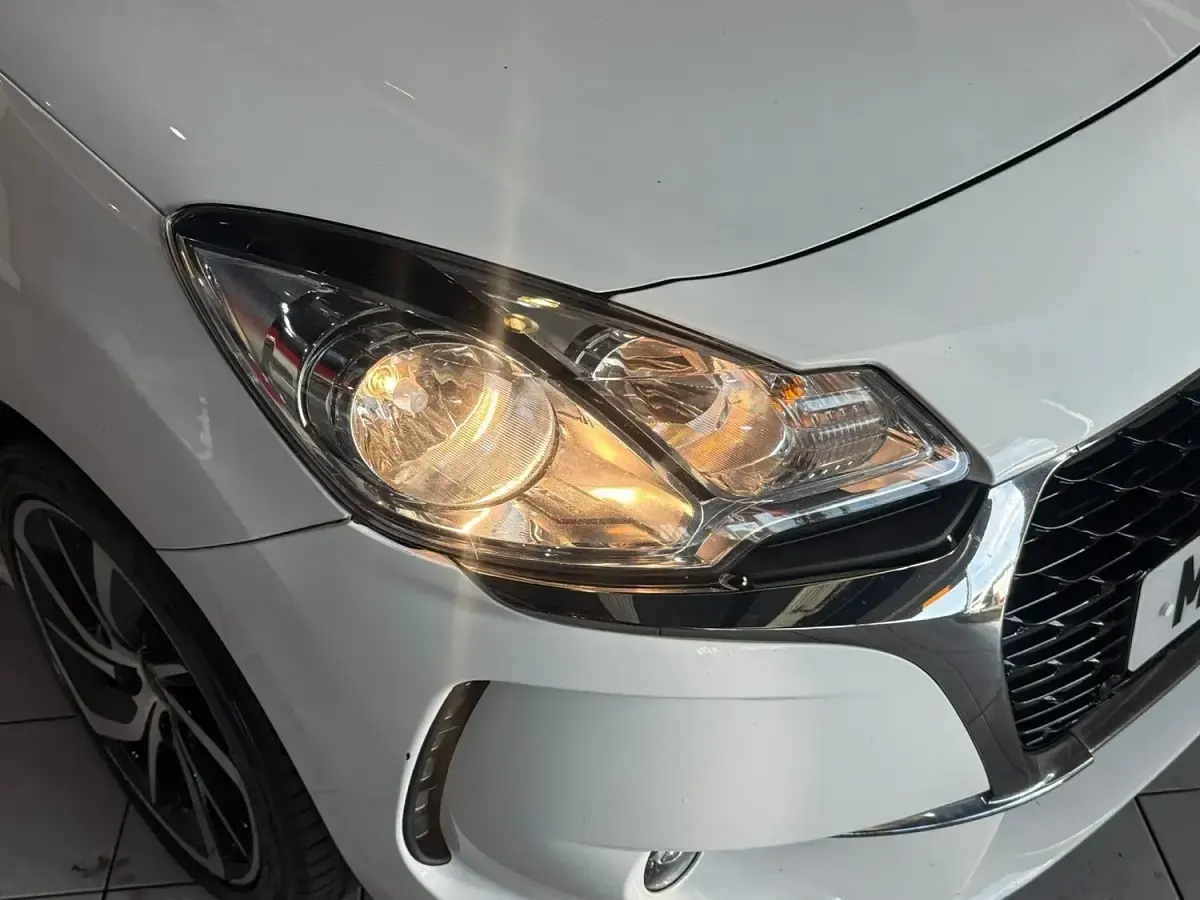 Used DS Automobiles DS3 Connected Chic 2018 White Hatchback