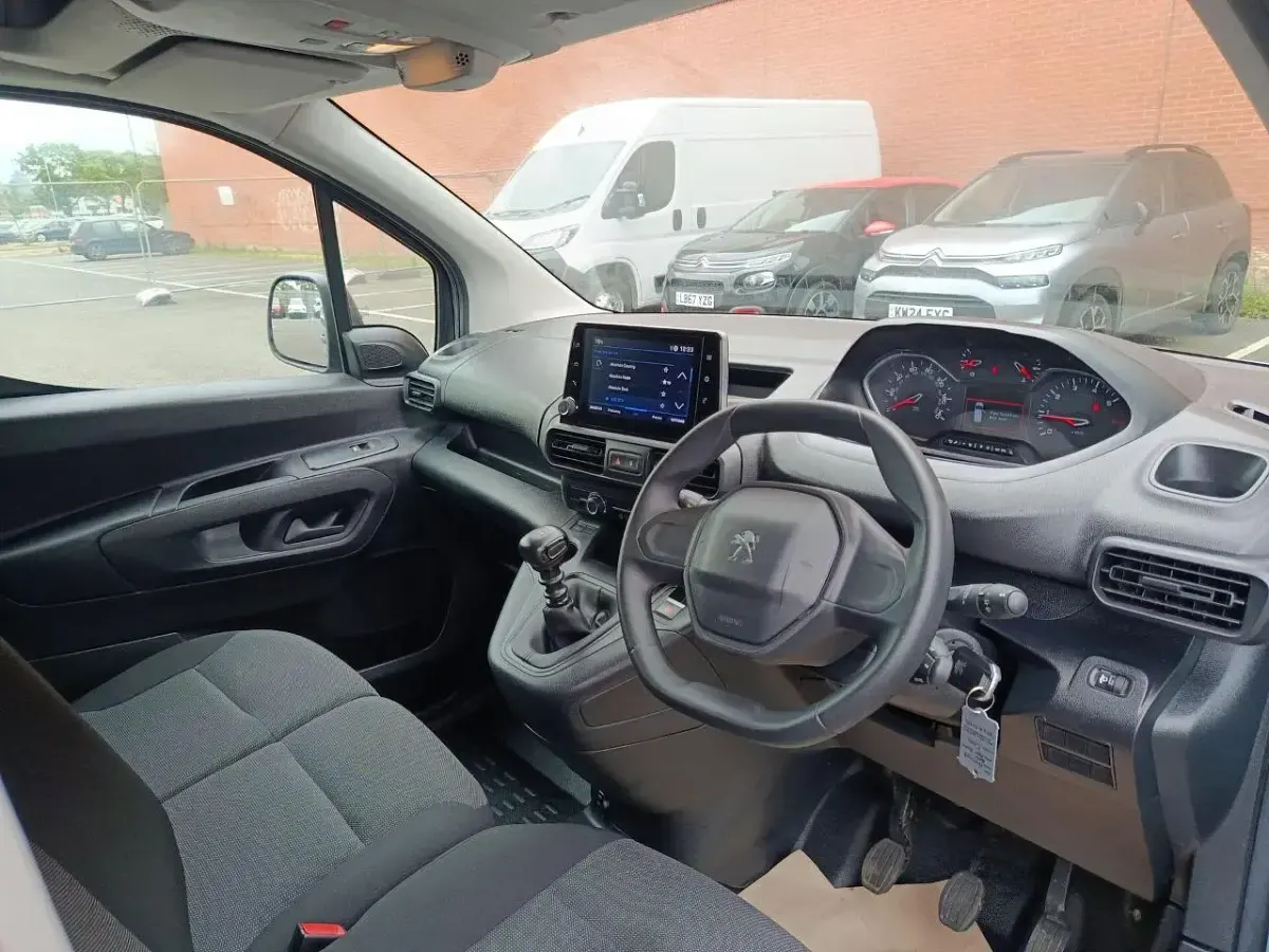 Used Peugeot Partner Premium 102 HP (75 kW) 2023 Grey MPV