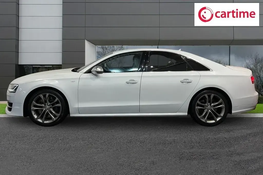 Usado Audi S8 Advanced 520 CV (382 kW) 2015 Blanco Berlina