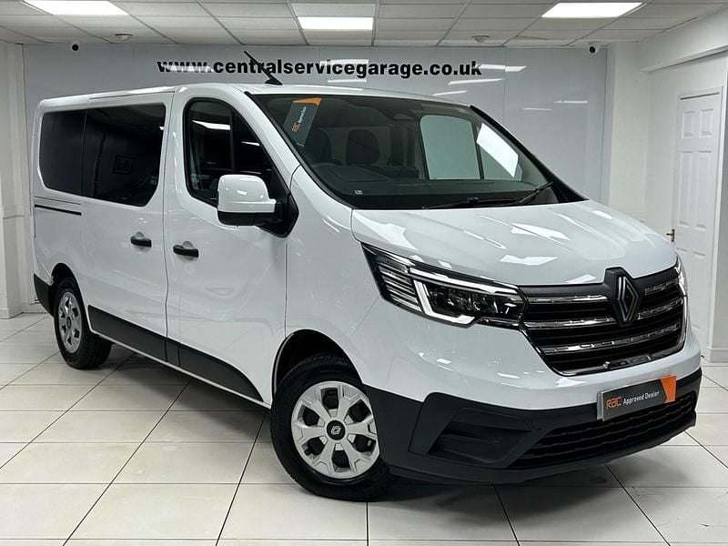 White New 2025 Renault Trafic MPV | £29,995 (A bit pricey) - Image 1/3