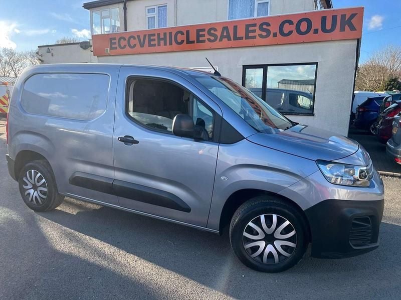 Used Citroën Berlingo 100 HP (73 kW) 2020 Grey MPV