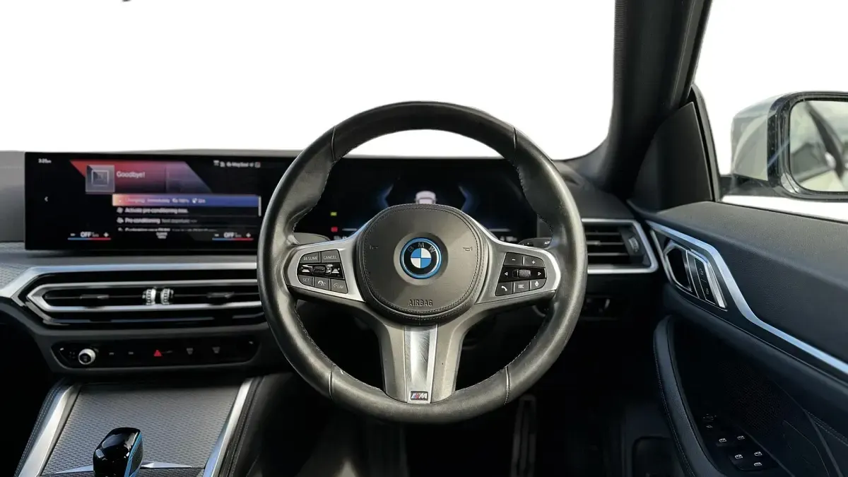 Used BMW i4 M Sport 246 kW (335 HP) 2022 White Sedan