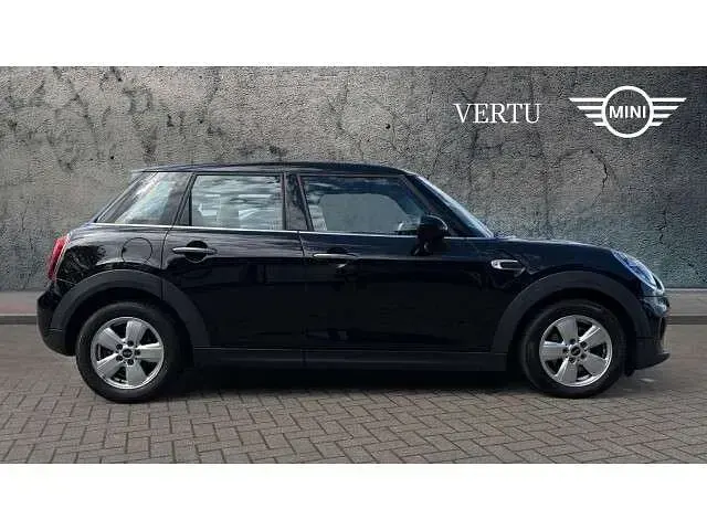 Usado Mini Cooper D Hatch 116 CV (85 kW) 2018 Negro Utilitario