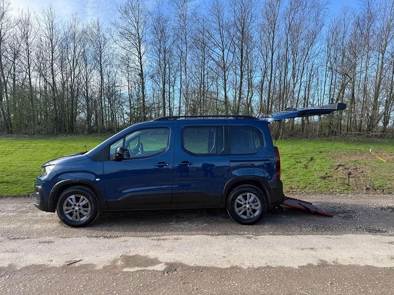 Second-hand Peugeot Rifter Allure 2023 Albastru Monovolum
