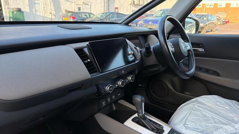 Used Honda Jazz Hybrid 109 HP (80 kW) 2021 White Hatchback