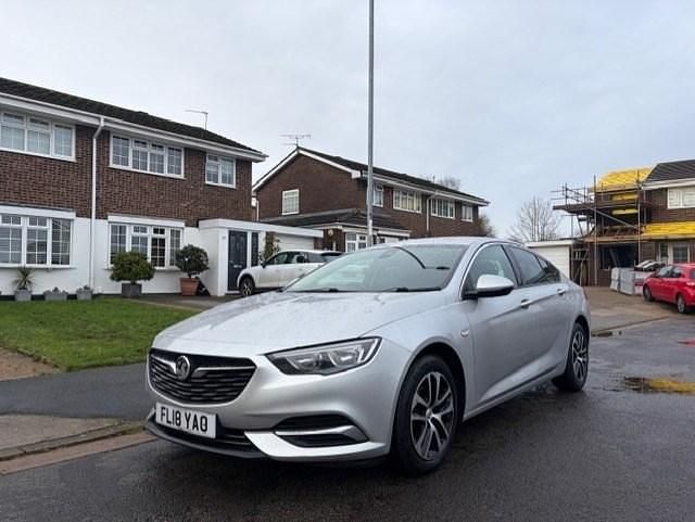Silver Used 2018 Vauxhall Insignia Design Edition Hatchback | £4,250 (Fair price) - Image 1/4