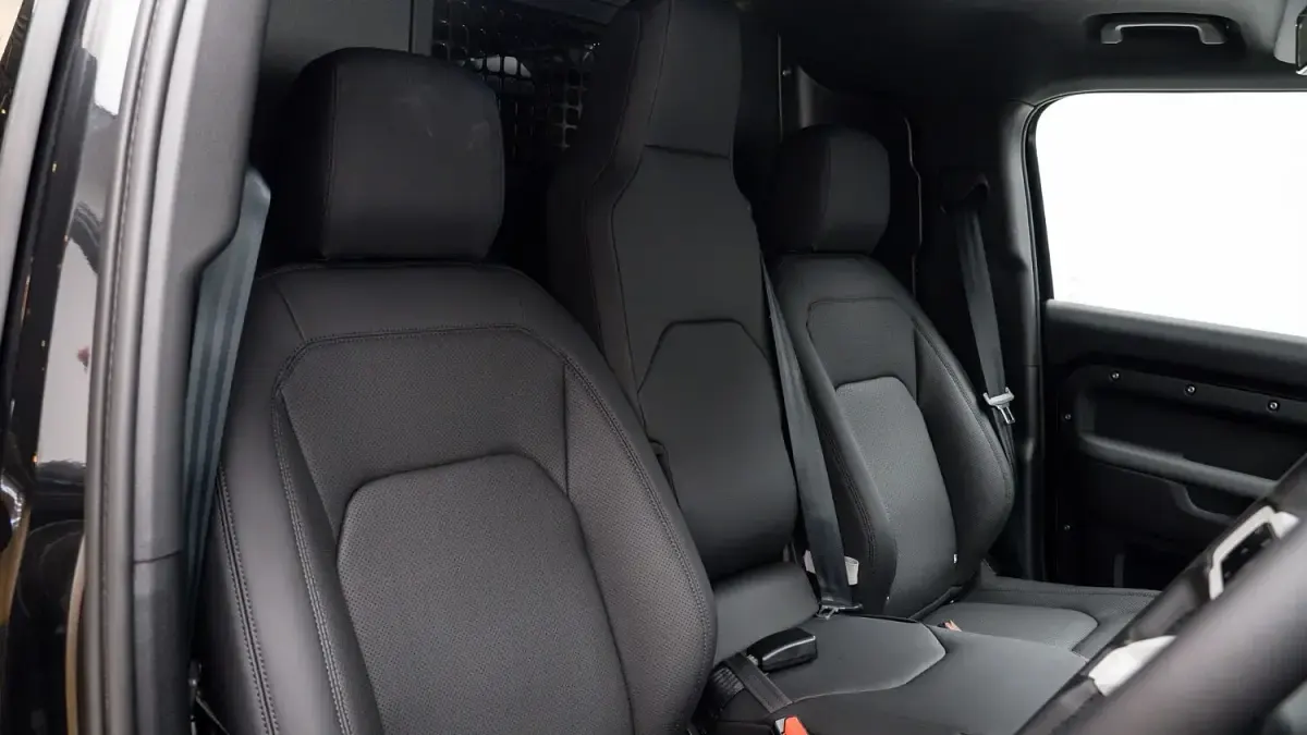 New Land Rover Defender SE Dynamic 2026 Black SUV
