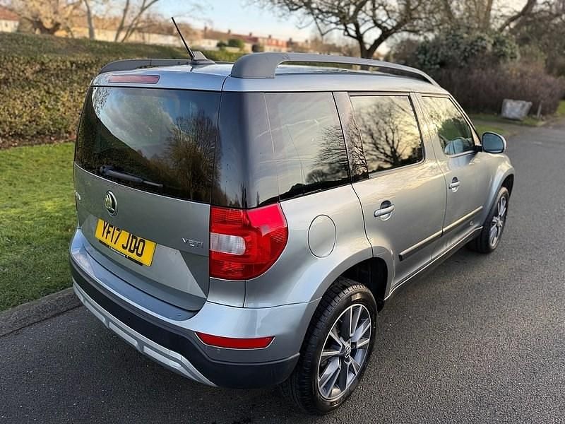 Used Skoda Yeti SE Drive 110 HP (80 kW) 2017 Grey SUV