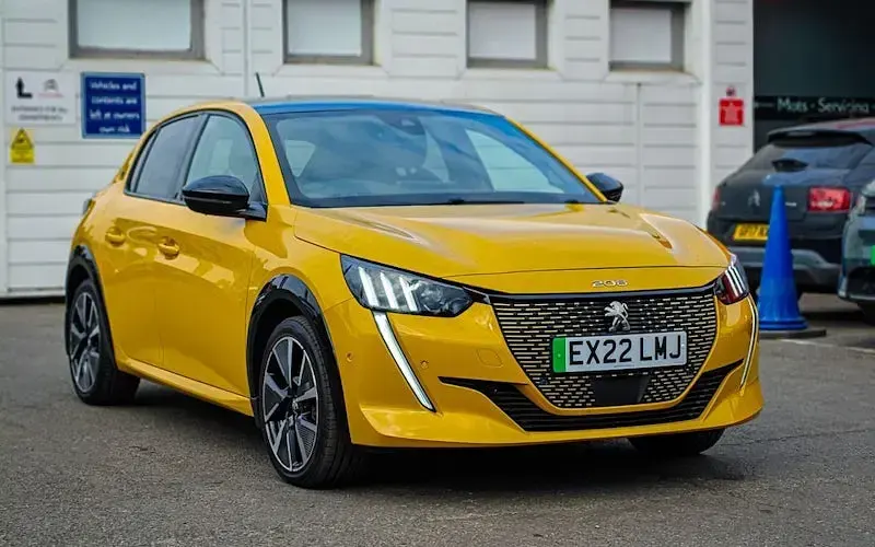 Used Peugeot e-208 Premium 100 kW (136 HP) 2022 Hatchback