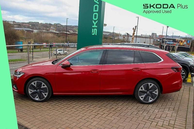 Usado Skoda Superb SE L 190 HP (139 kW) 2025 Vermelho Carrinha