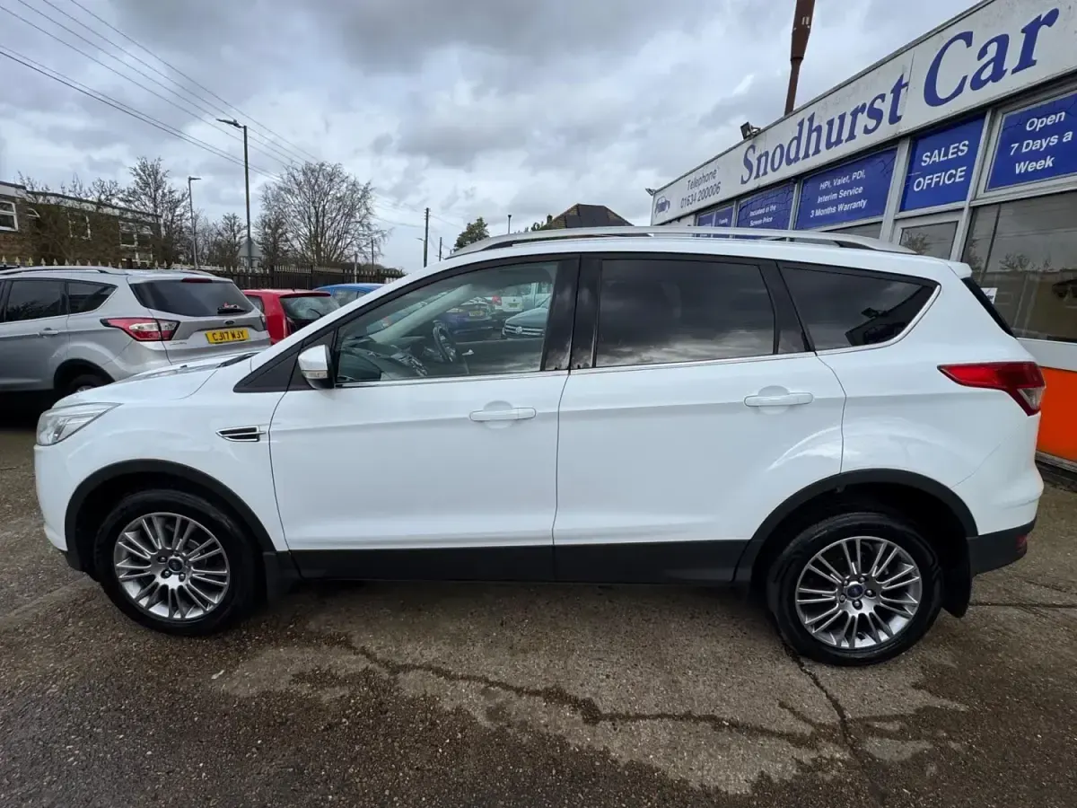 Begagnad Ford Kuga Titanium 140 HK (102 kW) 2014 Vit SUV