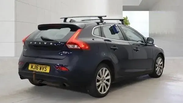 Used Volvo V40 SE Lux 2016 Blue Hatchback