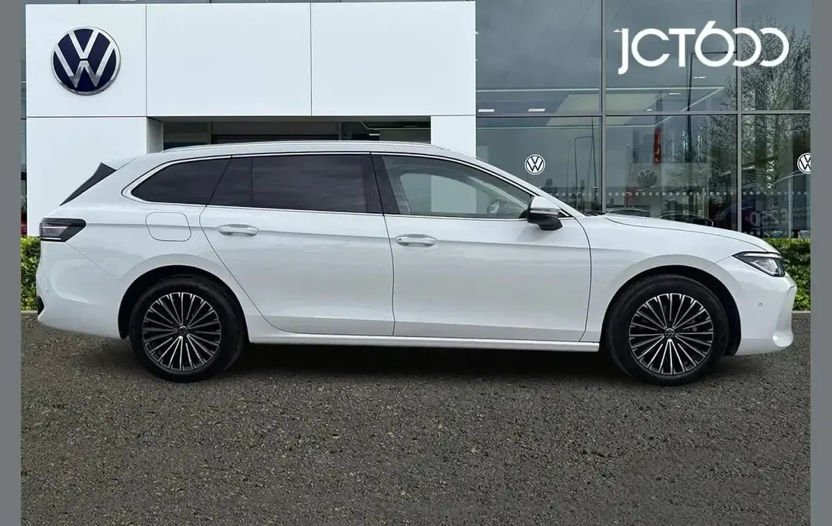 Used VW Passat Elegance 147 HP (108 kW) 2025 White Estate