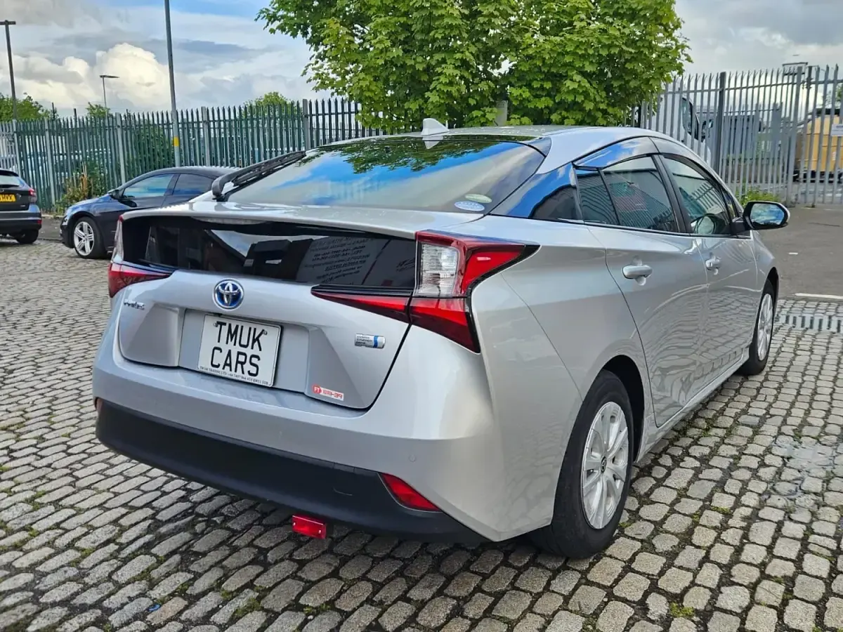 Usado Toyota Prius 122 CV (89 kW) 2020 Plateado Utilitario