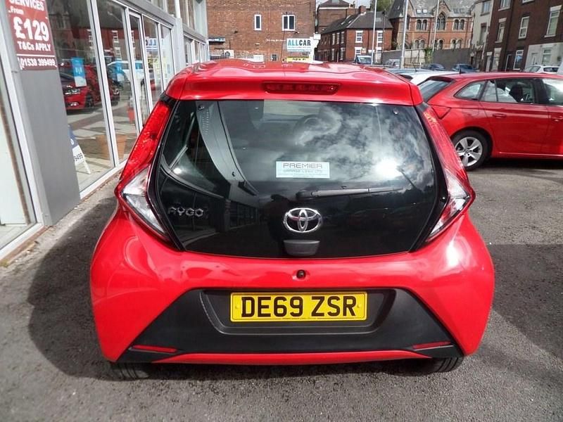 Used Toyota Aygo 72 HP (52 kW) 2019 Red Hatchback
