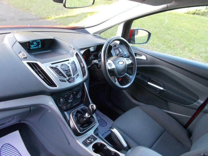 Used Ford C-MAX Zetec 115 HP (84 kW) 2015 Red MPV