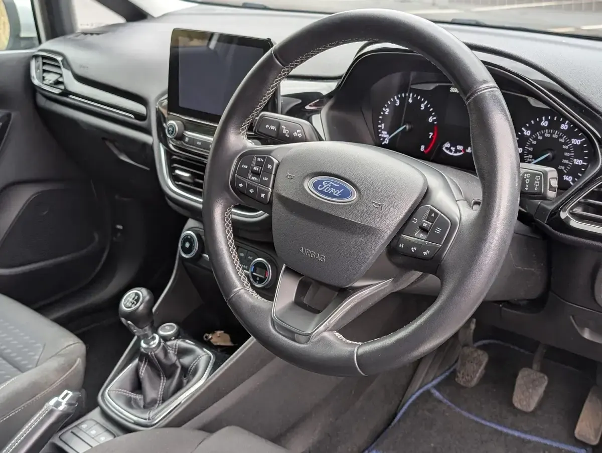 Used Ford Fiesta Titanium 100 HP (73 kW) 2018 Silver Hatchback