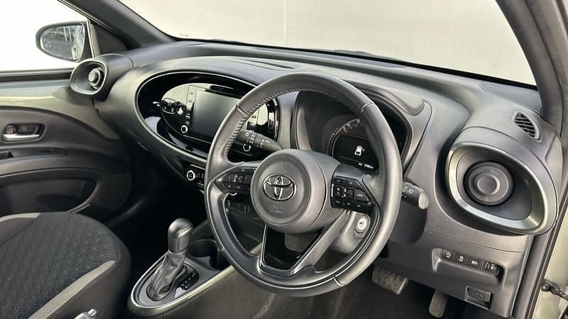 Used Toyota Aygo X 72 HP (52 kW) 2022 Green SUV