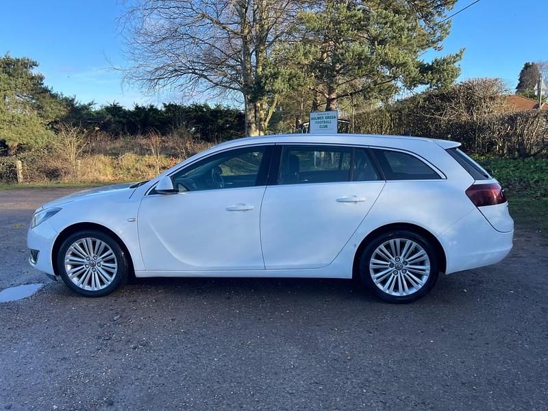 Used Vauxhall Insignia 2015 White Estate
