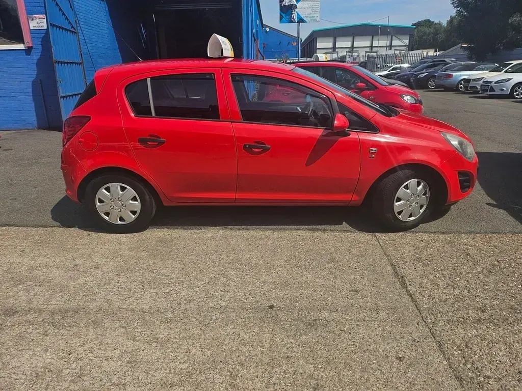 Used Vauxhall Corsa S 65 HP (47 kW) 2013 Red Hatchback