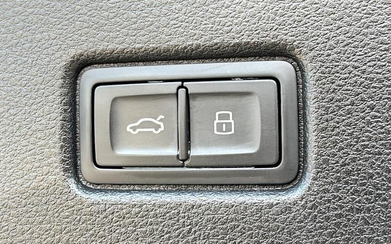 Grey Used 2022 Audi Q5 Sportback Comfort SUV | £35,699 (Fair price) - Image 1/3