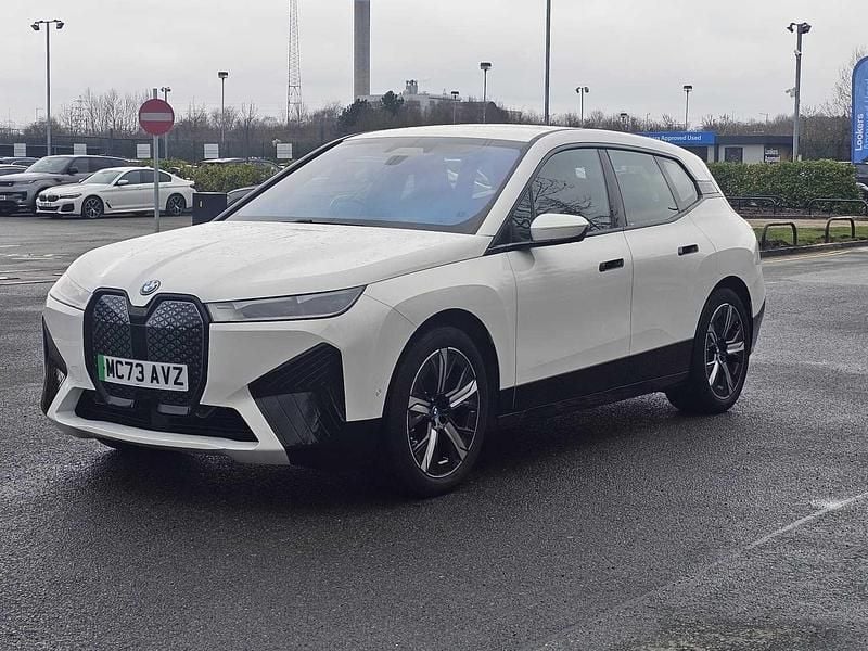 Usado BMW iX M Sport 236 kW (322 CV) 2023 Blanco SUV