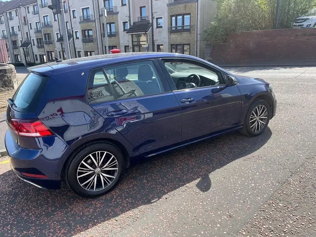 Used VW Golf VII SE 125 HP (91 kW) 2018 Blue Hatchback