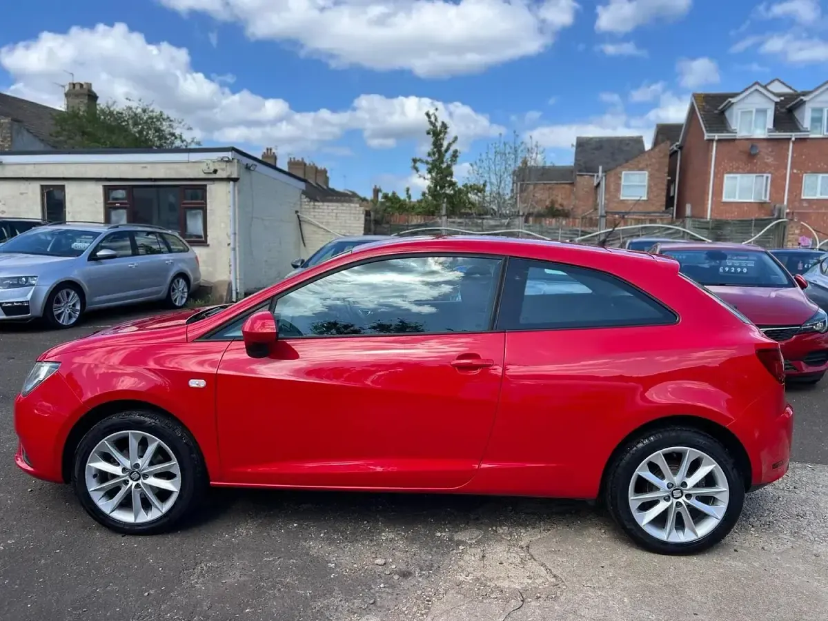 Usado Seat Ibiza 2014 Vermelho Citadino