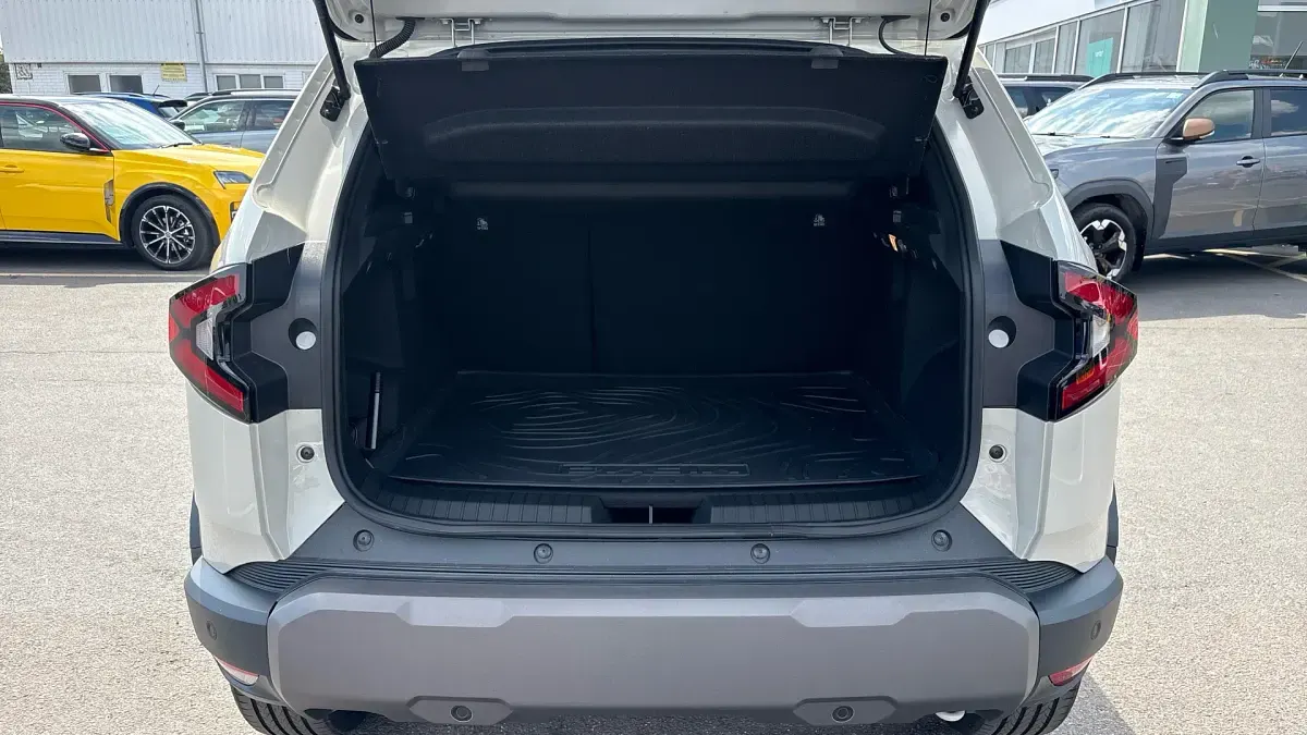 New Dacia Duster Journey 140 HP (102 kW) 2026 Cream Estate