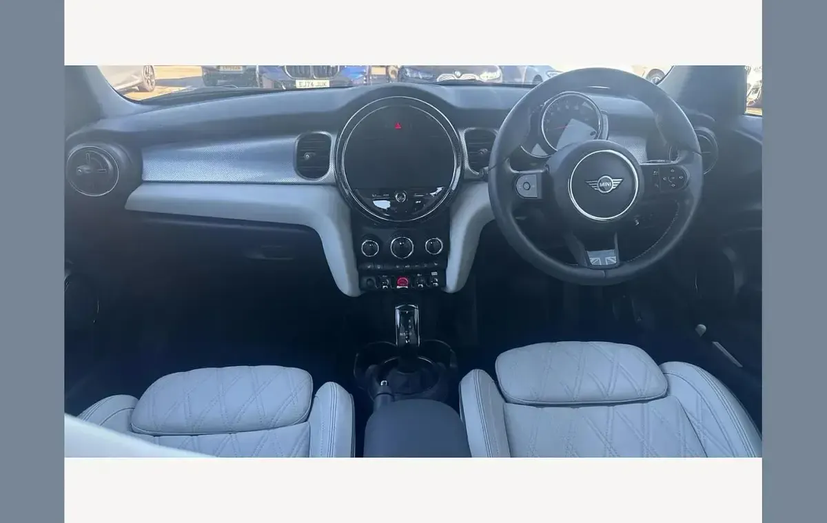 Używany Mini Cooper Exclusive 136 KM (100 kW) 2022 Czarny Hatchback