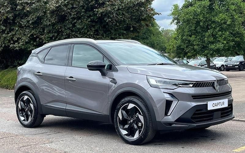 Metallic arctic white New 2025 Renault Captur Techno SUV | £19,781 (Good price) - Image 1/4