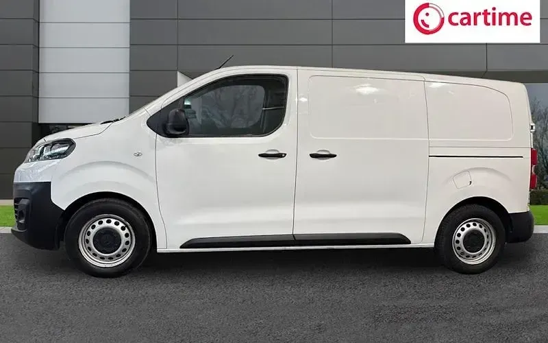 Used Citroën Dispatch 102 HP (75 kW) 2022 White MPV
