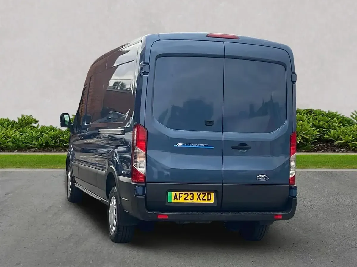 Used Ford E-Transit Trend 135 kW (184 HP) 2023 Blue Van