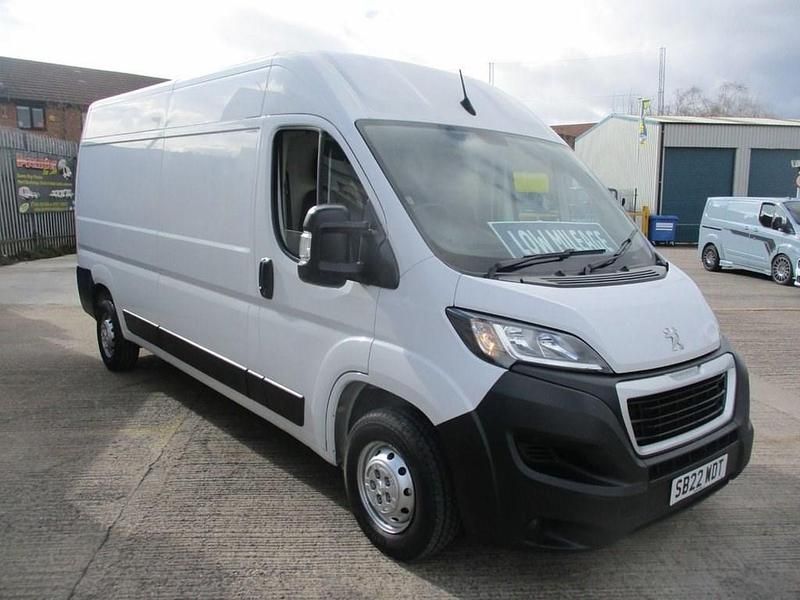 Used Peugeot Boxer 140 HP (102 kW) 2022 White Van