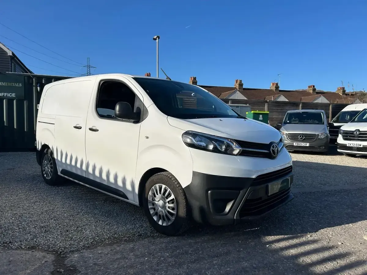 Usado Toyota Proace 100 HP (73 kW) 2021 Branco Monovolume