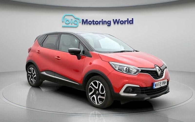 Used Renault Captur Iconic 90 HP (66 kW) 2019 Red/black SUV