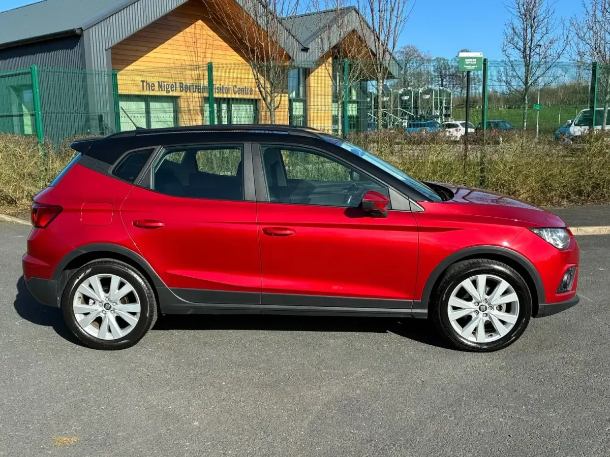 Usado Seat Arona SE Technology 115 HP (84 kW) 2019 Vermelho SUV