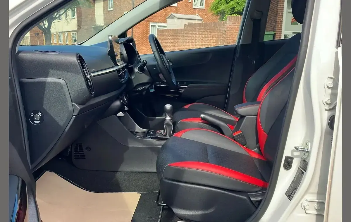 Second-hand Kia Picanto GT-Line 66 CP (48 kW) 2023 Alb Hatchback