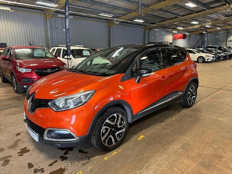 Used Renault Captur Dynamique 90 HP (66 kW) 2014 Orange/black SUV