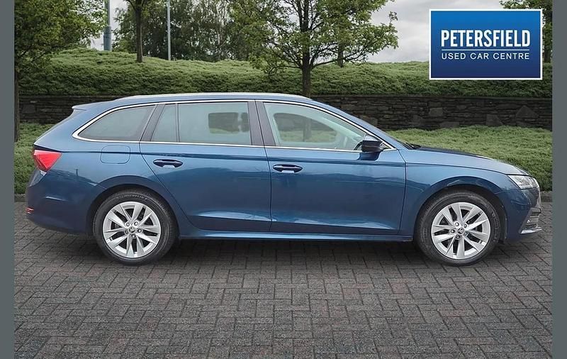 Usado Skoda Octavia SE L 147 HP (108 kW) 2023 Azul Carrinha