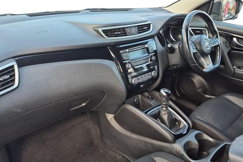 Used Nissan Qashqai Acenta 115 HP (84 kW) 2018 Grey SUV