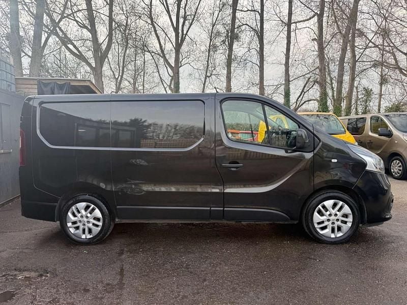 Used Renault Trafic 2018 Black MPV