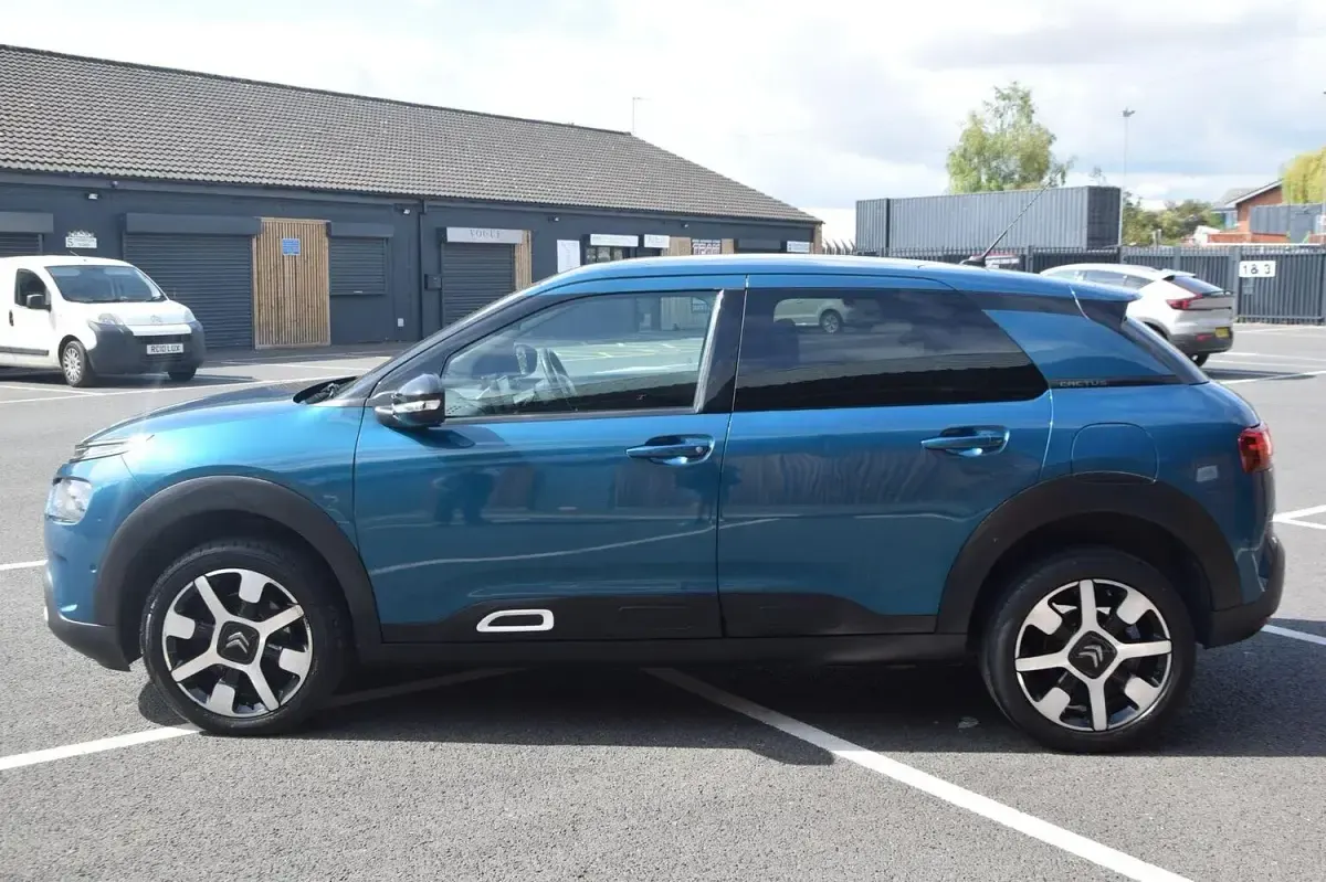 Used Citroën C4 Cactus Flair 129 HP (94 kW) 2018 Blue Hatchback