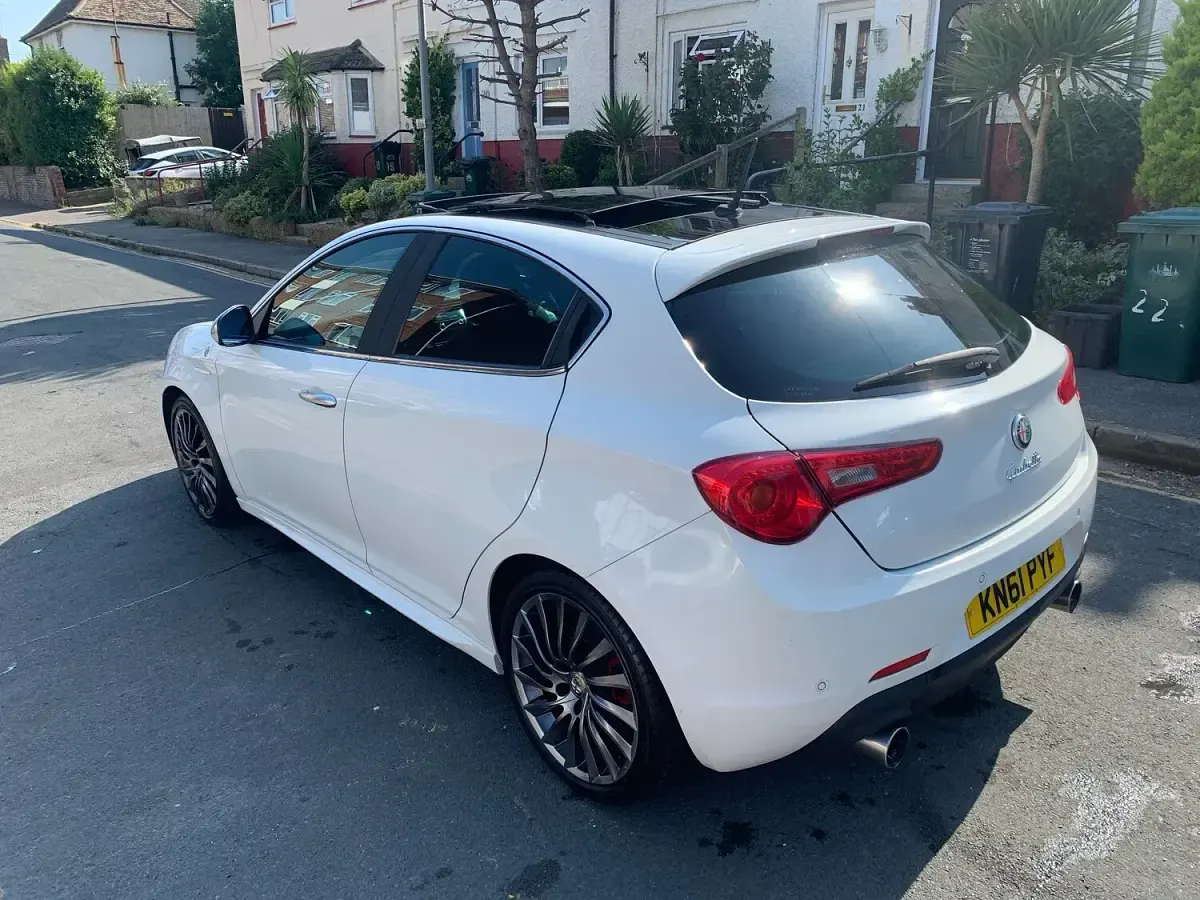 Used Alfa Romeo Giulietta 235 HP (172 kW) 2011 White Hatchback