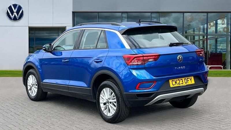 Used VW T-Roc Life 150 HP (110 kW) 2023 Ravenna blue metallic SUV
