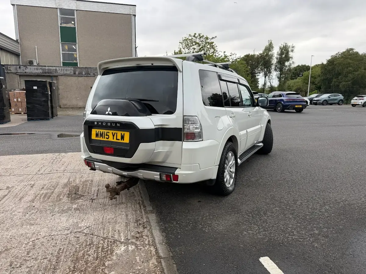 Used Mitsubishi Shogun 187 HP (137 kW) 2015 White SUV