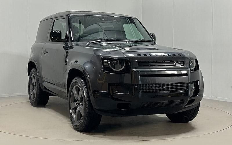 New 2025 Land Rover Defender SE Dynamic Estate | £67,145 (Good price) - Image 1/4