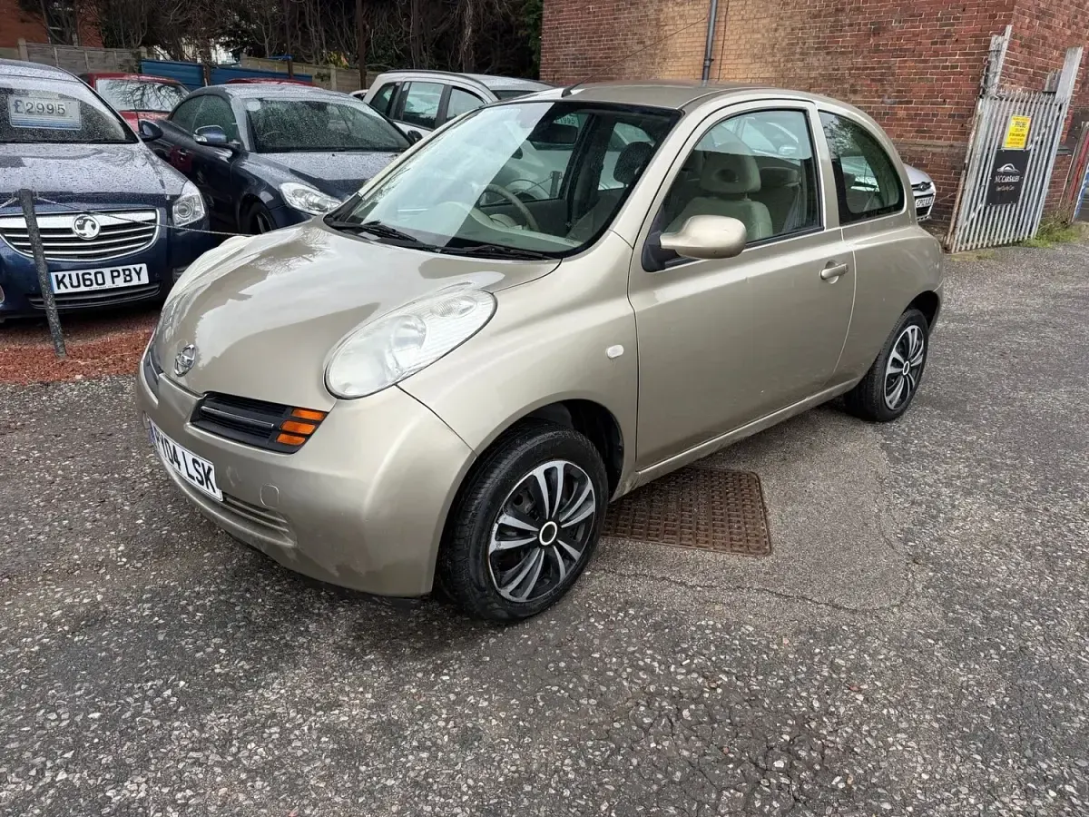 Used Nissan Micra SE 2004 Gold Hatchback