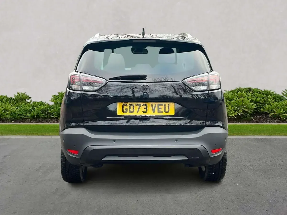 Usado Vauxhall Crossland Ultimate 110 CV (80 kW) 2024 Negro SUV