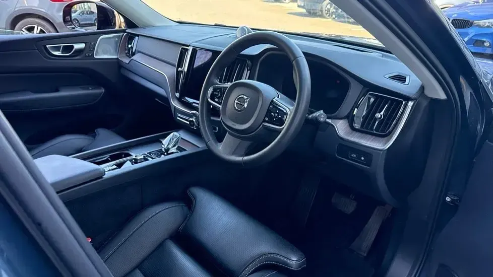 Second-hand Volvo XC60 Ultimate 449 CP (330 kW) 2023 Albastru SUV